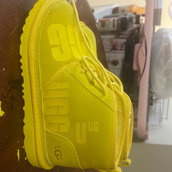 uggs yellow